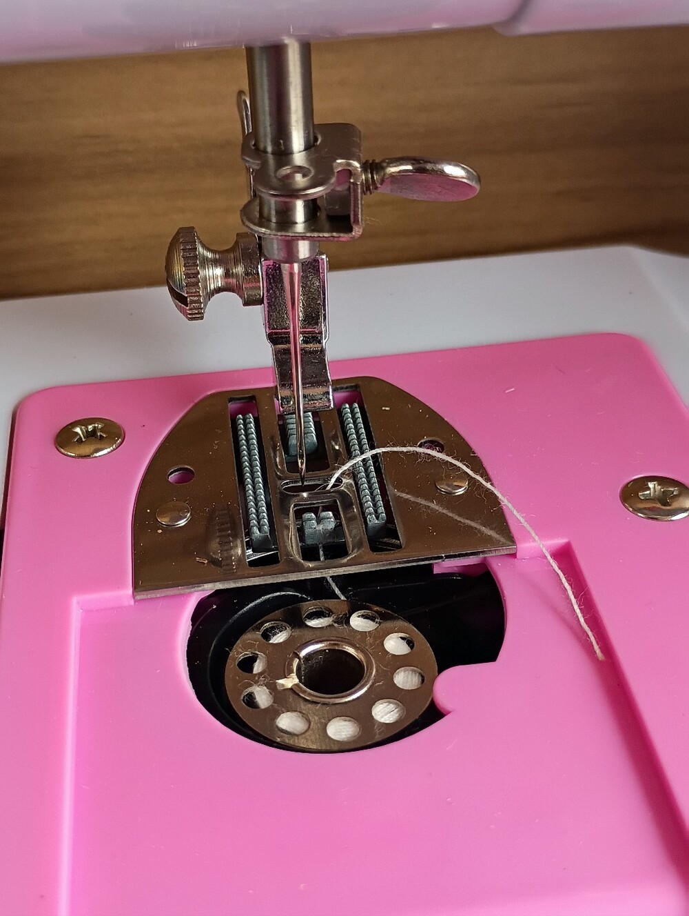 FHSM-505 Portable Mini Sewing Machine - Picture 8 of 16